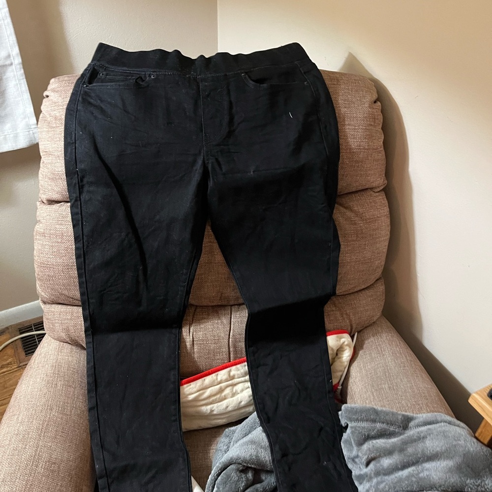 Levi's Black Pull-On Skinny Pants